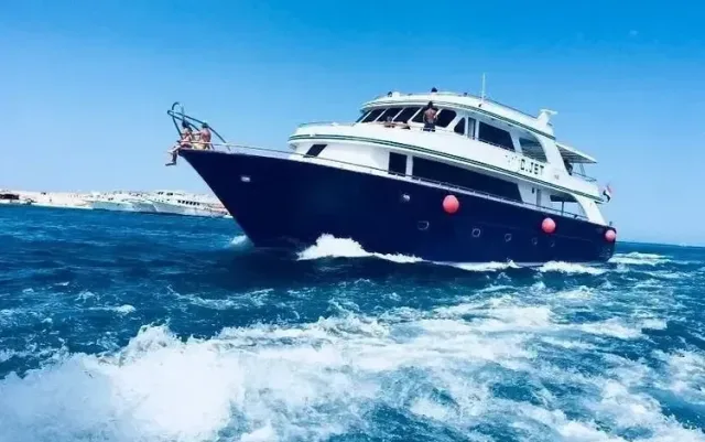 Elphinstone Reef Diving Group Boat Trip Marsa Alam