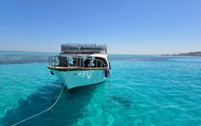 Family Glass Bottom Boat Trip — Boat in Hurghada