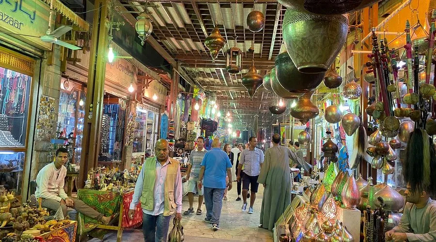 جولة معبد الأقصر الليلية سيرًا على الأقدام in الأقصر