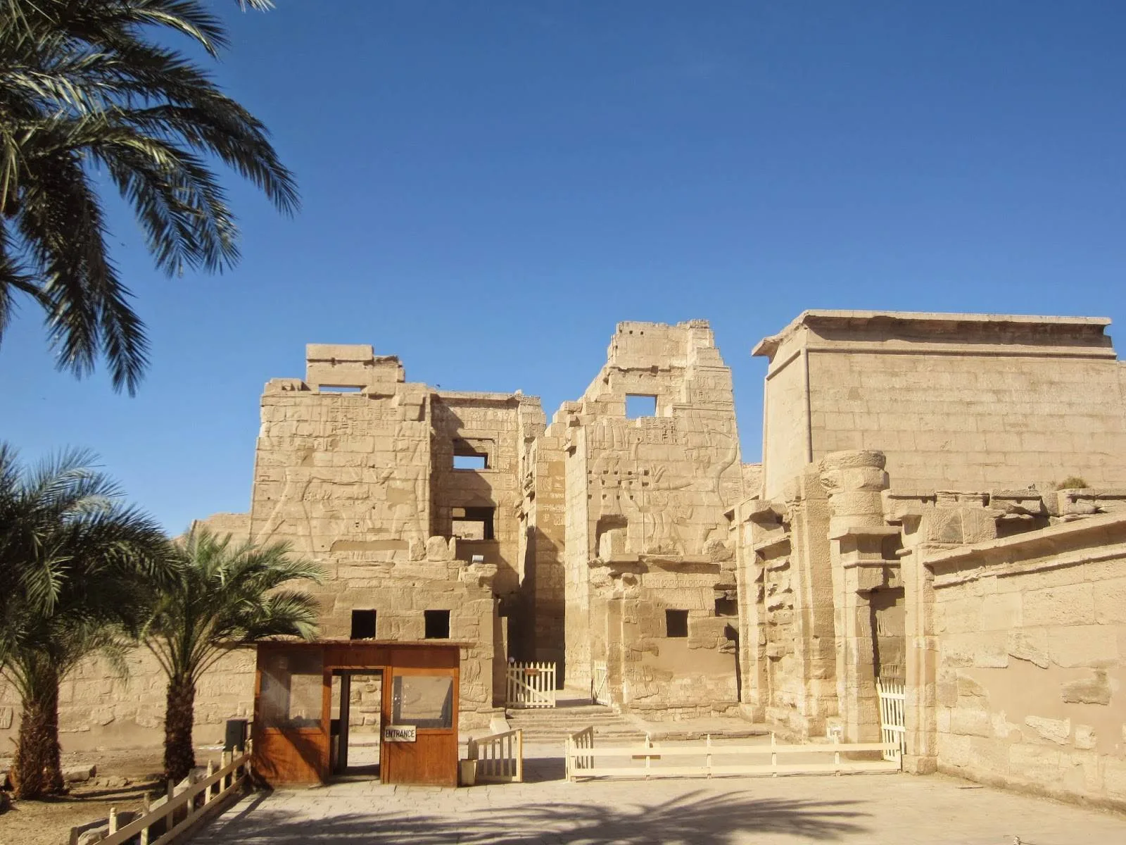 Luxor Nyugati Part Rejtett Templomai Túra: Medinet Habu, Ramesszeum és Királynék Völgye in Luxor — view 4