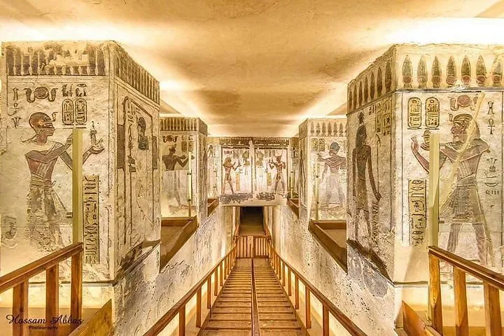 Luxor Nyugati Part Rejtett Templomai Túra: Medinet Habu, Ramesszeum és Királynék Völgye in Luxor — view 5