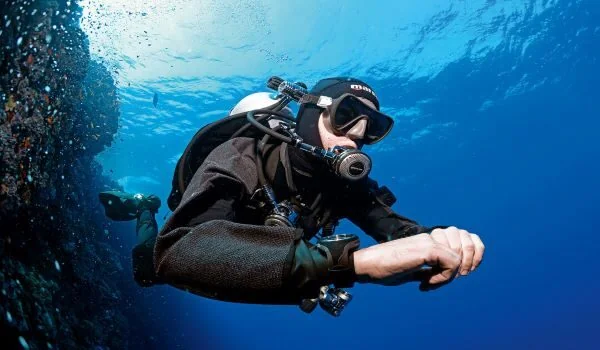 PADI Dry Suit Diver - photo 3