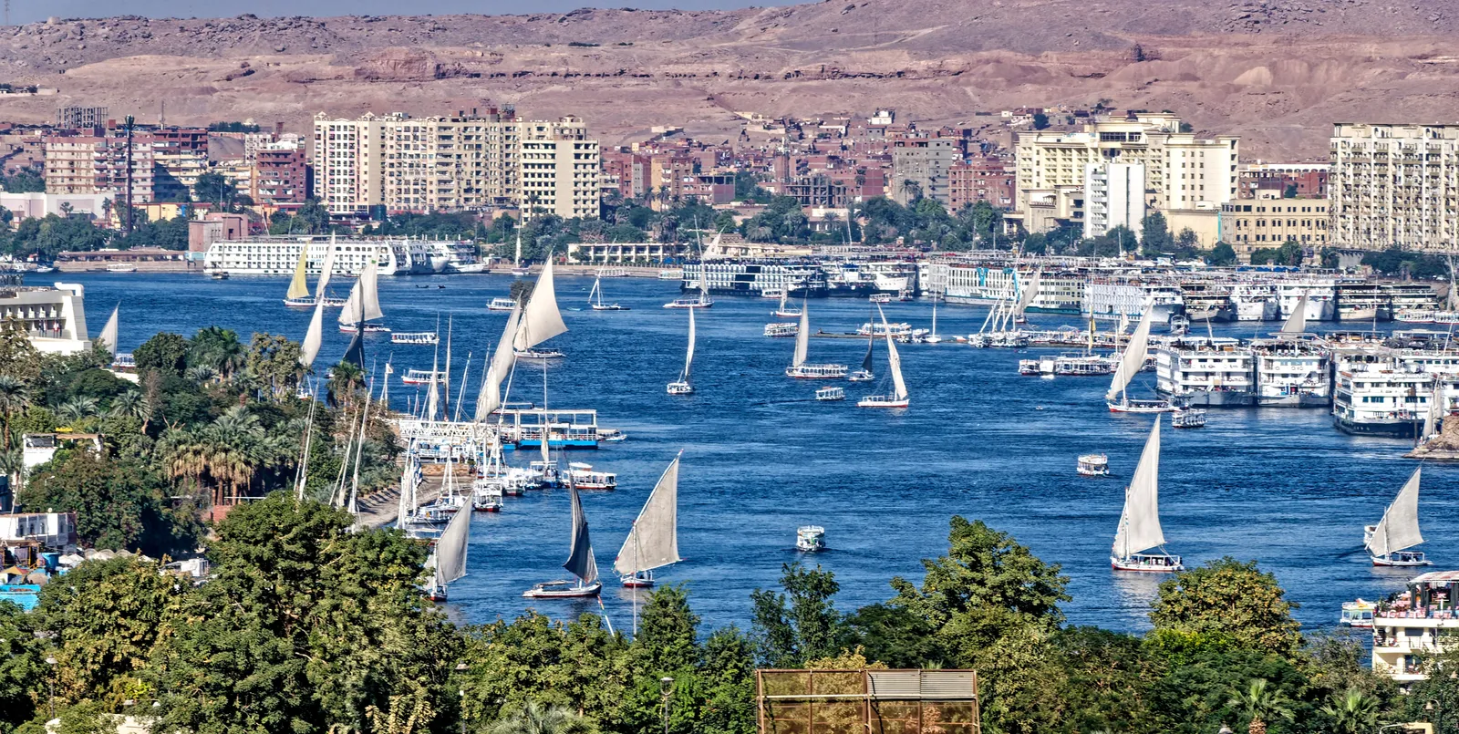 إبحار فلوكة عند غروب الشمس على النيل photo 3