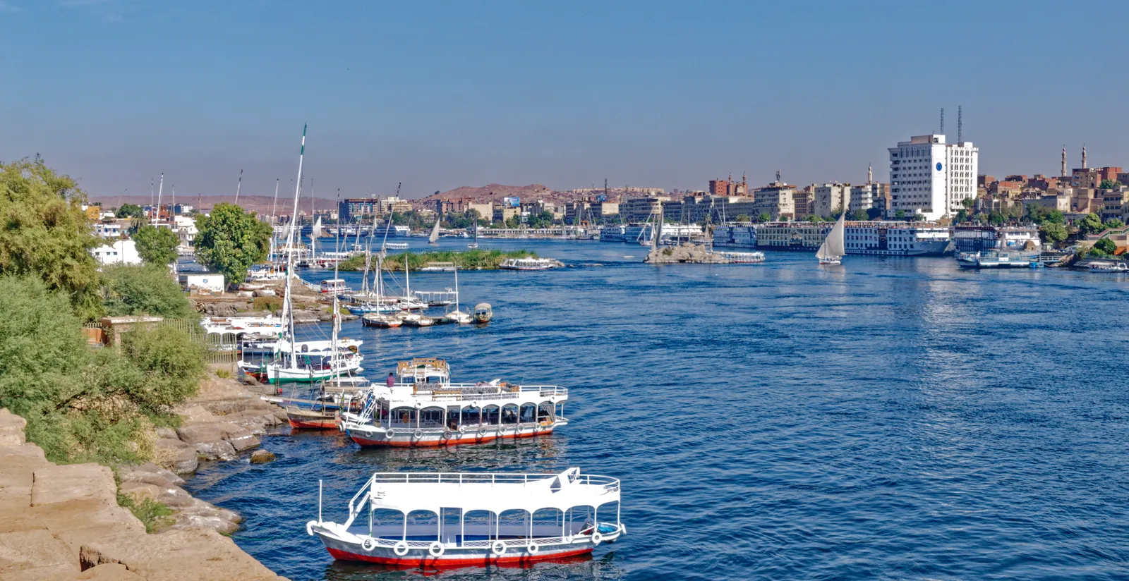 إبحار فلوكة عند غروب الشمس على النيل photo 4