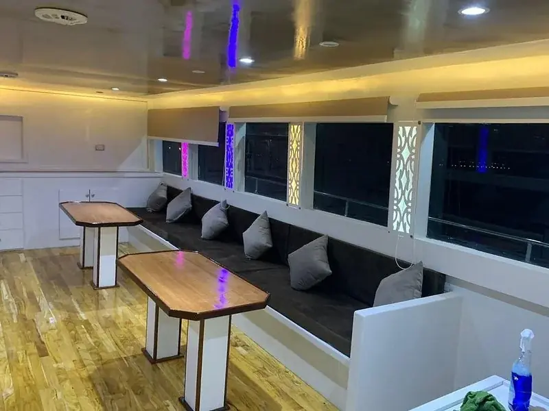 VIP Dolphin House Bootstour photo 2