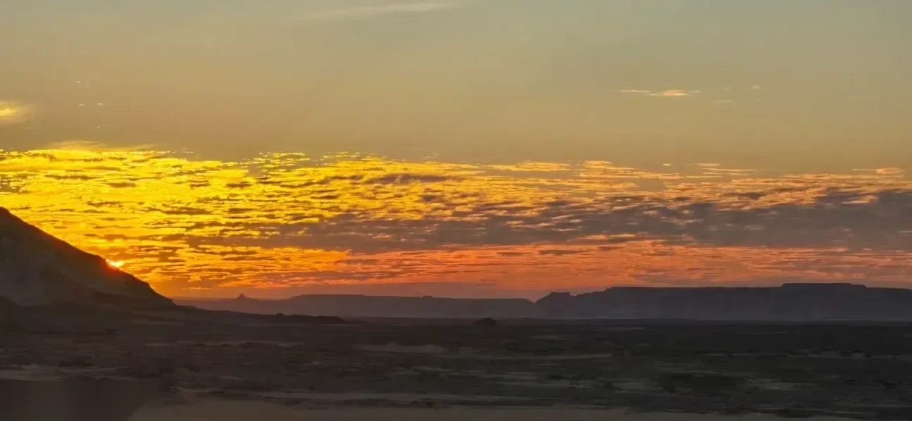 سفاري تخييم ليلي في الصحراء البيضاء in الصحراء البيضاء — view 3
